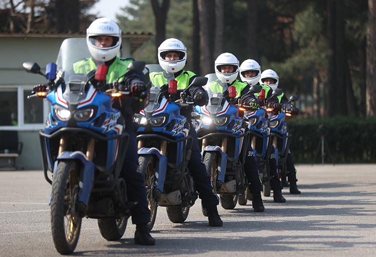 Motosikletli Jandarma Timleri, Bursa’da Zorlu Parkurda Eğitimden Geçiyor